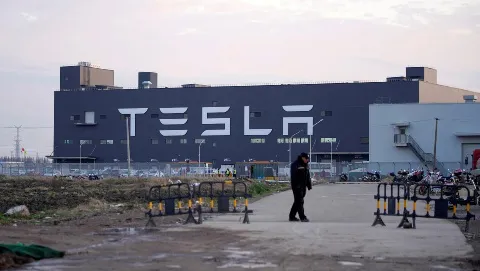 2022-06-30t160503z_924951305_rc2f2v9nbphk_rtrmadp_3_tesla-deliveries_crop1679455454056.jpg_1757708891