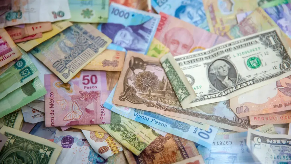 moneda-billetes-de-todo-el-mundo-1536x864