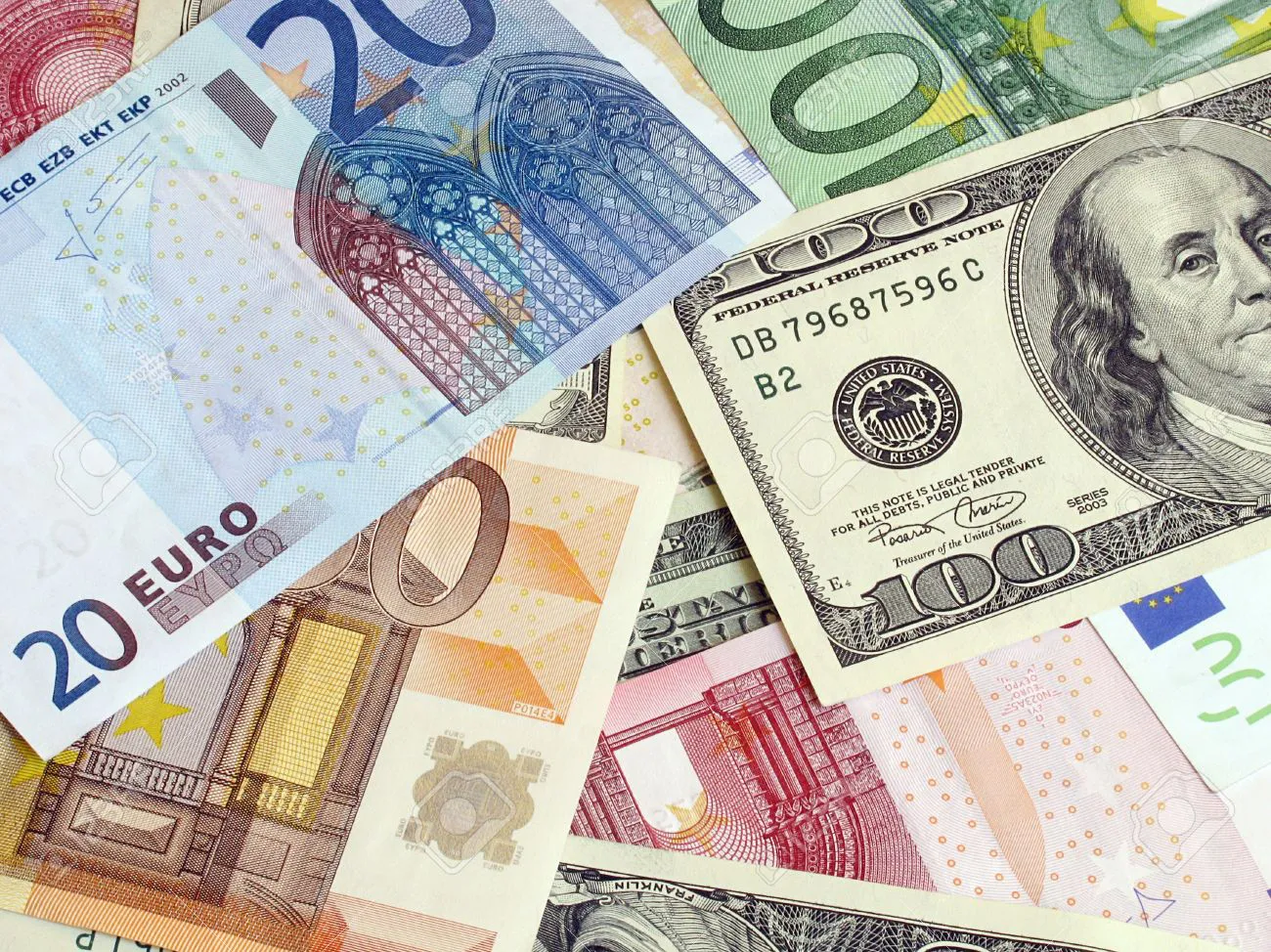 6793445-euros-y-dólares