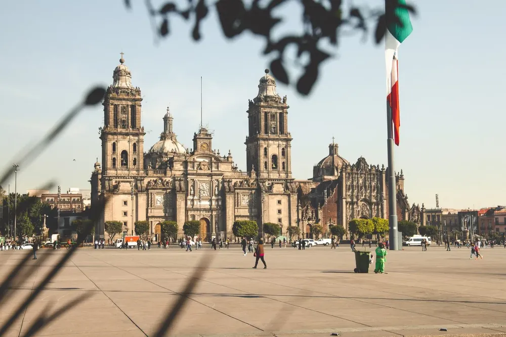 economia-mexicana-zocalo-cdmx-1536x1024