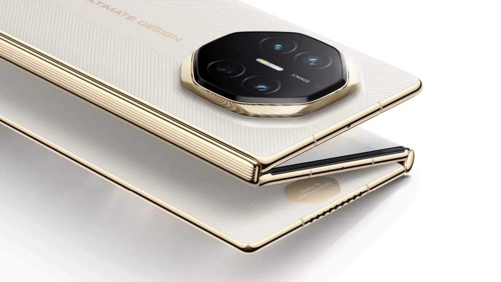 108194131-1756979547607-Mate_XTs_trifold_with_no_writing