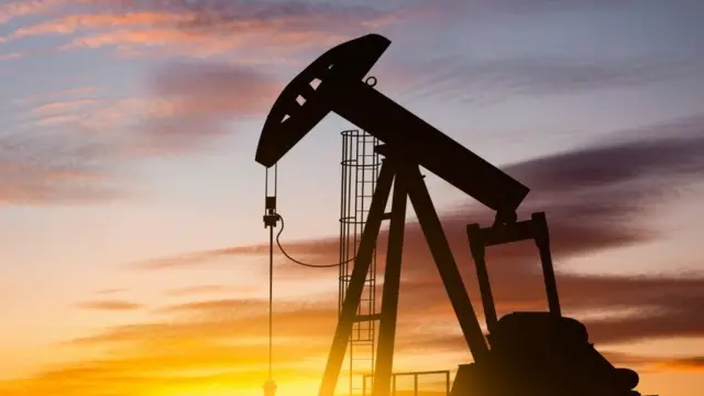 _129771014_oil12.jpg